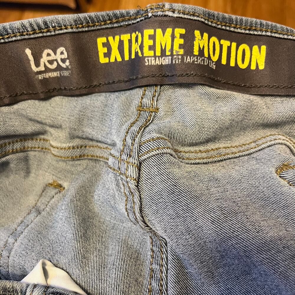 Lee extreme motion straight fit tapered leg Jeans- 1 belt loop broken & repaired